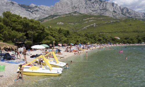 Krutý výjev v Chorvatsku: Turisty i místní znechutilo, co vyplavilo moře