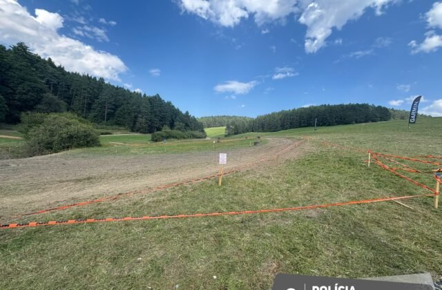 527955_domaniza-nehoda-motokros-640x420.jpg Motocyklista na pretekoch nezvládol skok a narazil do divákov – FOTO