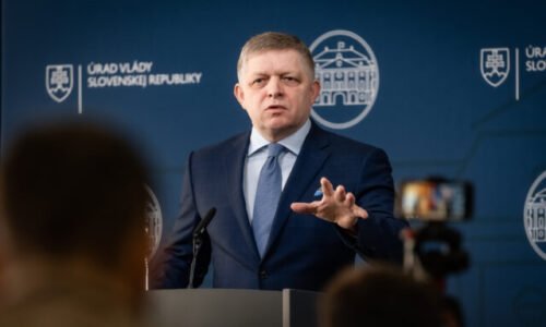 Fica šokuje, čo produkujú v médiách. Opäť poprel zámer zvyšovania DPH a zastal sa aj Kotlára – VIDEO