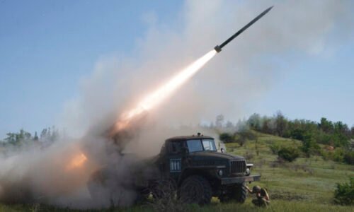 530335_russia_ukraine_war_memorandums_46476-2-640x420.jpg Veliteľa ruskej motostreleckej brigády na Ukrajine zabil útok presnou muníciou
