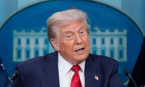 530397_trump_22367-640x420.jpg Trump sa pred cestou na Aljašku dvakrát pomýlil a povedal, že ide do Ruska