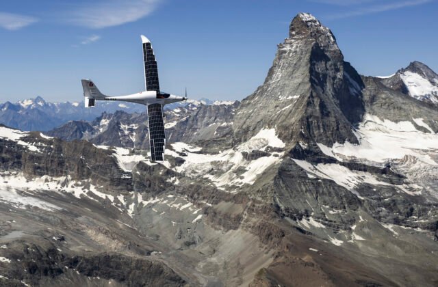 532231_aptopix_switzerland_64369-640x420.jpg Švajčiarsky pilot dosiahol lietadlom na solárny pohon rekordnú výšku 9 521 metrov