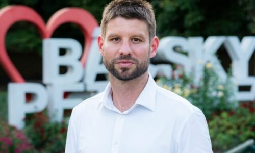 Šimečka sa vrátil z Báčskeho Petrovca a hnevá sa na Fica, Blanára aj Šimkovičovú – FOTO