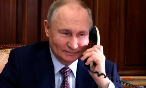 Trump prerušil rokovanie o Ukrajine s Európanmi, aby zatelefonoval Putinovi