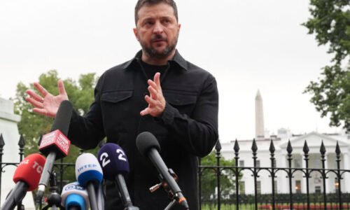 Trump oznámil, že začal organizovať schôdzku Putina a Zelenského