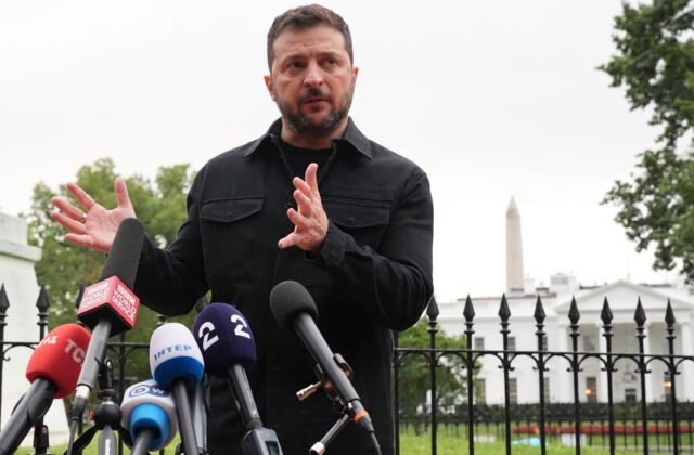 539859_volodymyr-zelenskyj-ukrajinsky-prezident-biely-dom-640x420.jpg Trump oznámil, že začal organizovať schôdzku Putina a Zelenského
