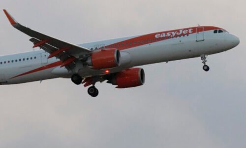 U pasažiera prepukla lietadlová choroba, stroj Easyjet musel urobiť otočku a vrátiť sa na letisko