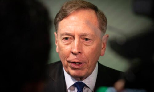 Prekážkou mieru na Ukrajine je Putin, hovorí Petraeus