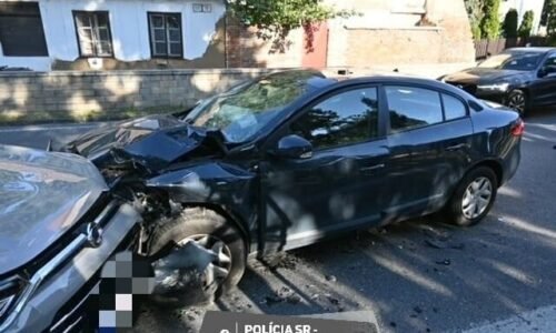 Šesťročné dievčatko utrpelo pri čelnej zrážke viaceré ťažké zranenia, v aute nebolo pripútané – FOTO