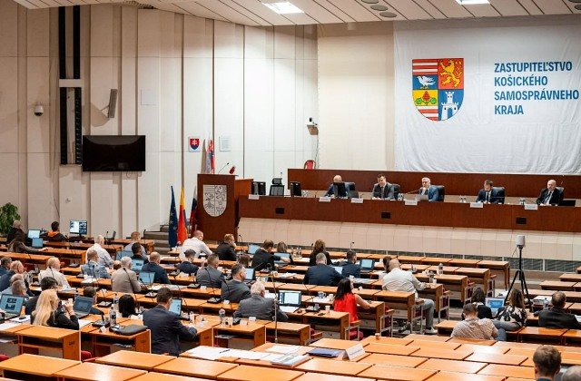 548589_ksk2.jpeg Zastupiteľstvo Košického kraja rokovalo najmä o úprave rozpočtu, zasadnutie však sprevádzala protestná akcia – VIDEO, FOTO