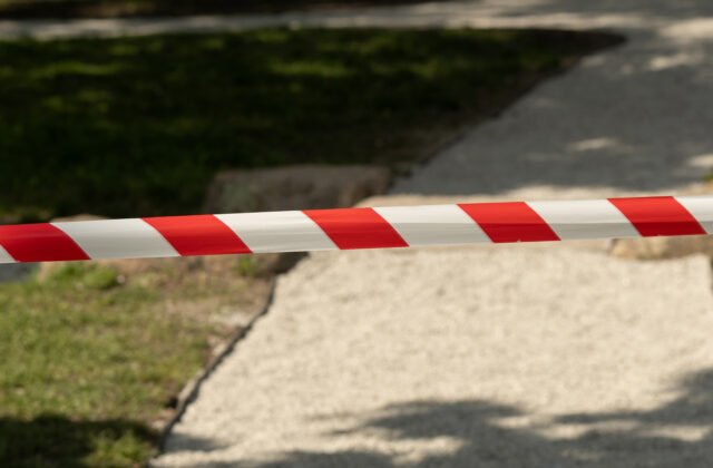 549240_gettyimages-2174230401-640x420.jpg Ukrajina povolila mladým mužom aj počas stanného práva cestovať za hranice