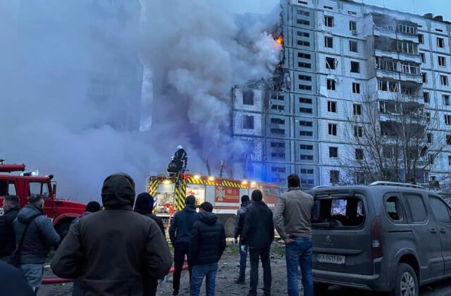 558730_russia_ukraine_war_88460-2-640x420.jpg Počet obetí ruského útoku na Kyjev stúpol na 23