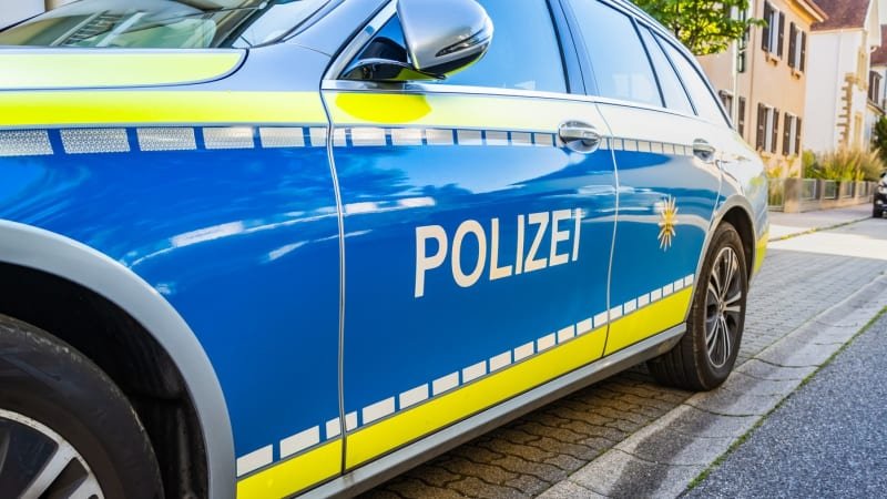 Hrůzný nález poblíž Stuttgartu: U dětského hřiště se týdny rozkládalo tělo ukryté v kufru Hrůzný nález poblíž Stuttgartu: U dětského hřiště se týdny rozkládalo tělo ukryté v kufru