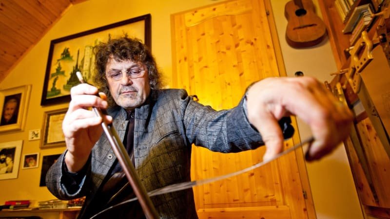 Zemřel známý zpěvák Dopita. Ztvárnil Draculu a stal se mistrem světa ve hře na kanadskou pilu Zemřel známý zpěvák Dopita. Ztvárnil Draculu a stal se mistrem světa ve hře na kanadskou pilu