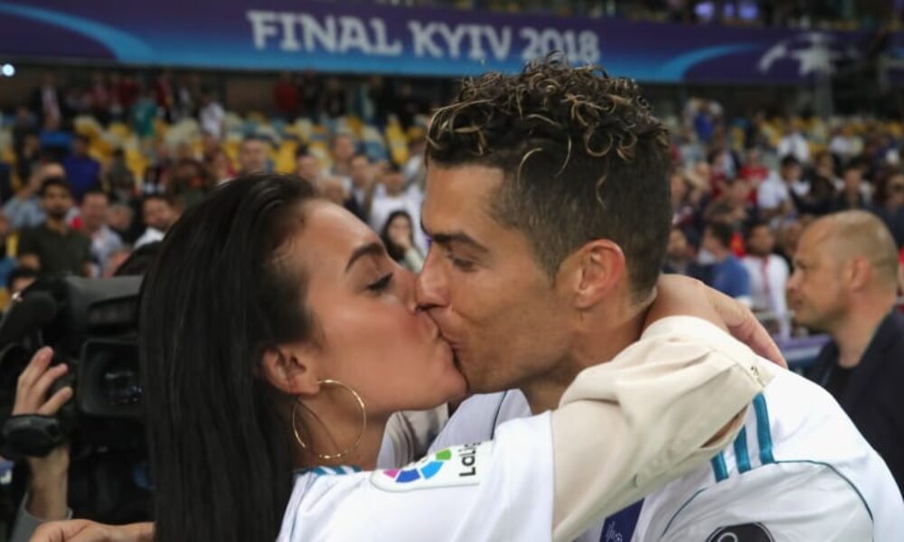 Bude se Ronaldo ženit? Jeho partnerka ukázala prsten a přidala romantický vzkaz