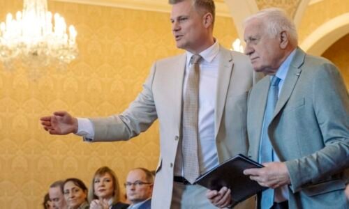 KOMENTÁŘ: Motoristé uvízli mezi Ukrajinou a Ruskem. Až pozdě vybrali Kyjev a „zradili“ Klause