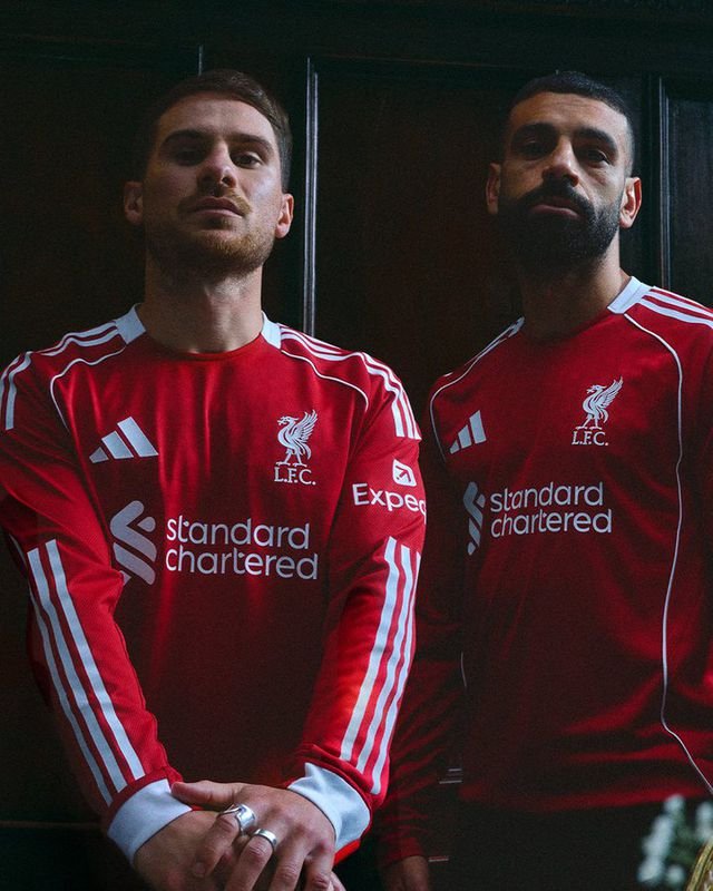 VIDEO V Liverpoole sa začína nová éra. Anglický majster predstavil dresy pre budúcu sezónu