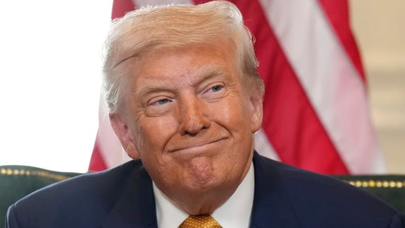 Trump ostře proti Moskvě: Uvalil dodatečné clo na Indii kvůli tomu, že kupuje ruskou ropu