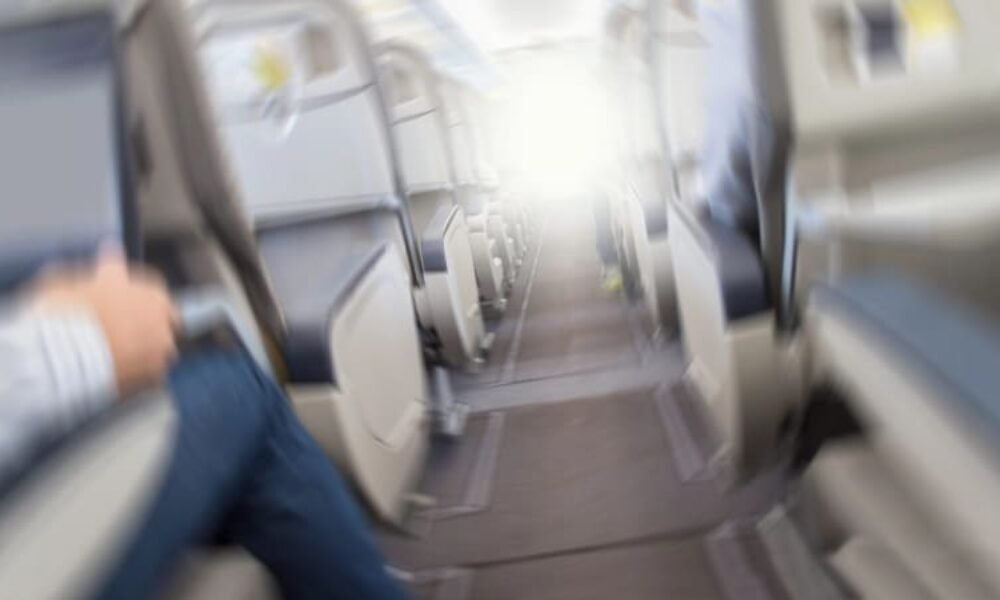 Turbulence házejí letadly stále častěji a hůř. Které trasy jsou nejbouřlivější na světě?