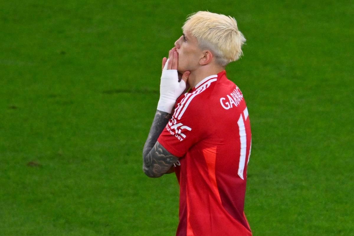Problémový mladík v Manchestri United končí. Riziko na seba zobral rival z Premier League