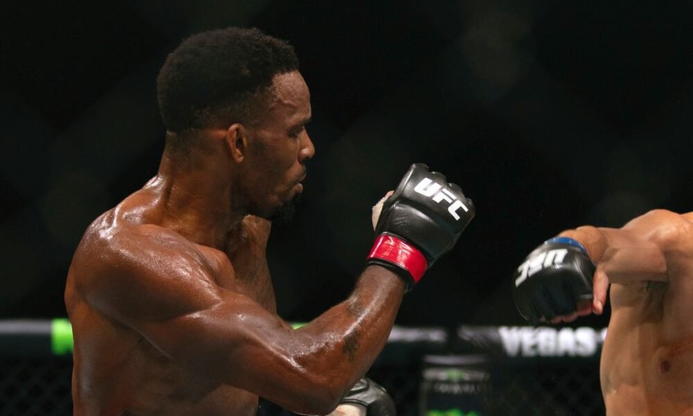 VIDEO Knokaut roka? Debutant v UFC začal sľubne, potom schytal tvrdý úder