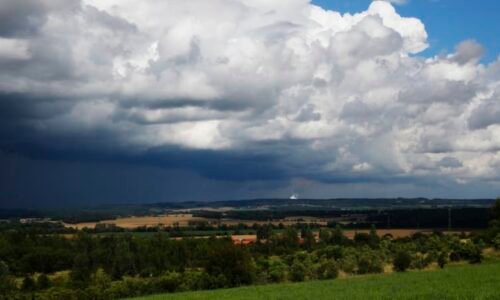 Sledujte RADAR: Česko má před sebou deštivé dny. Teploty přesto ještě vyskočí nad 30 °C