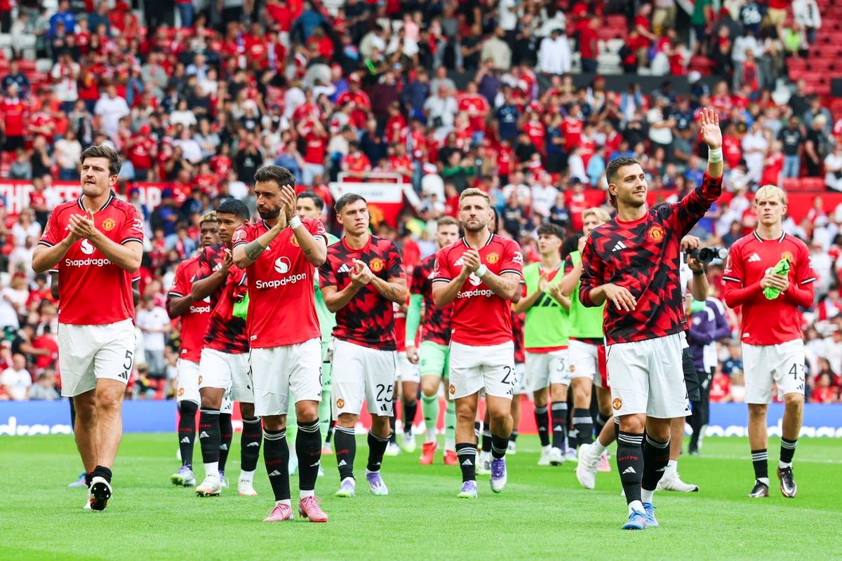 Predstavenie posíl a pocta De Geovi. Manchester United získal na záver letnej prípravy trofej