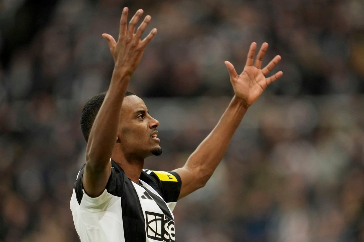 Isak do Liverpoolu? Tréner Slot potvrdil, že klub bude kupovať hráčov len za rozumnú cenu Isak do Liverpoolu? Tréner Slot potvrdil, že klub bude kupovať hráčov len za rozumnú cenu
