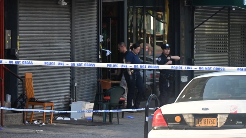 Střelba v zaplněném nočním klubu v New Yorku: Tři lidé zemřeli, policisté nikoho nezadrželi Střelba v zaplněném nočním klubu v New Yorku: Tři lidé zemřeli, policisté nikoho nezadrželi