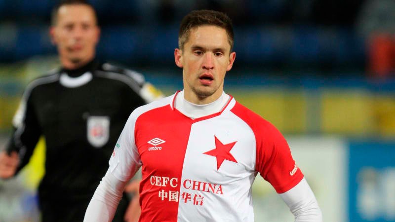 Bývalý útočník Slavie Železník prodělal před zápasem těžký infarkt. Šlo mu o život Bývalý útočník Slavie Železník prodělal před zápasem těžký infarkt. Šlo mu o život