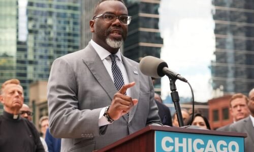 Chicago mayor signs executive order to resist potential federal takeover