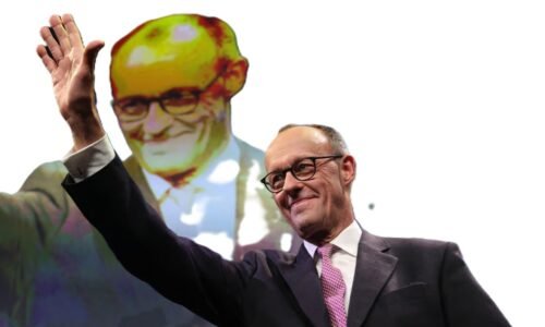 Nemeckí zbrojári s nádejou pozerajú na svojho vodcu