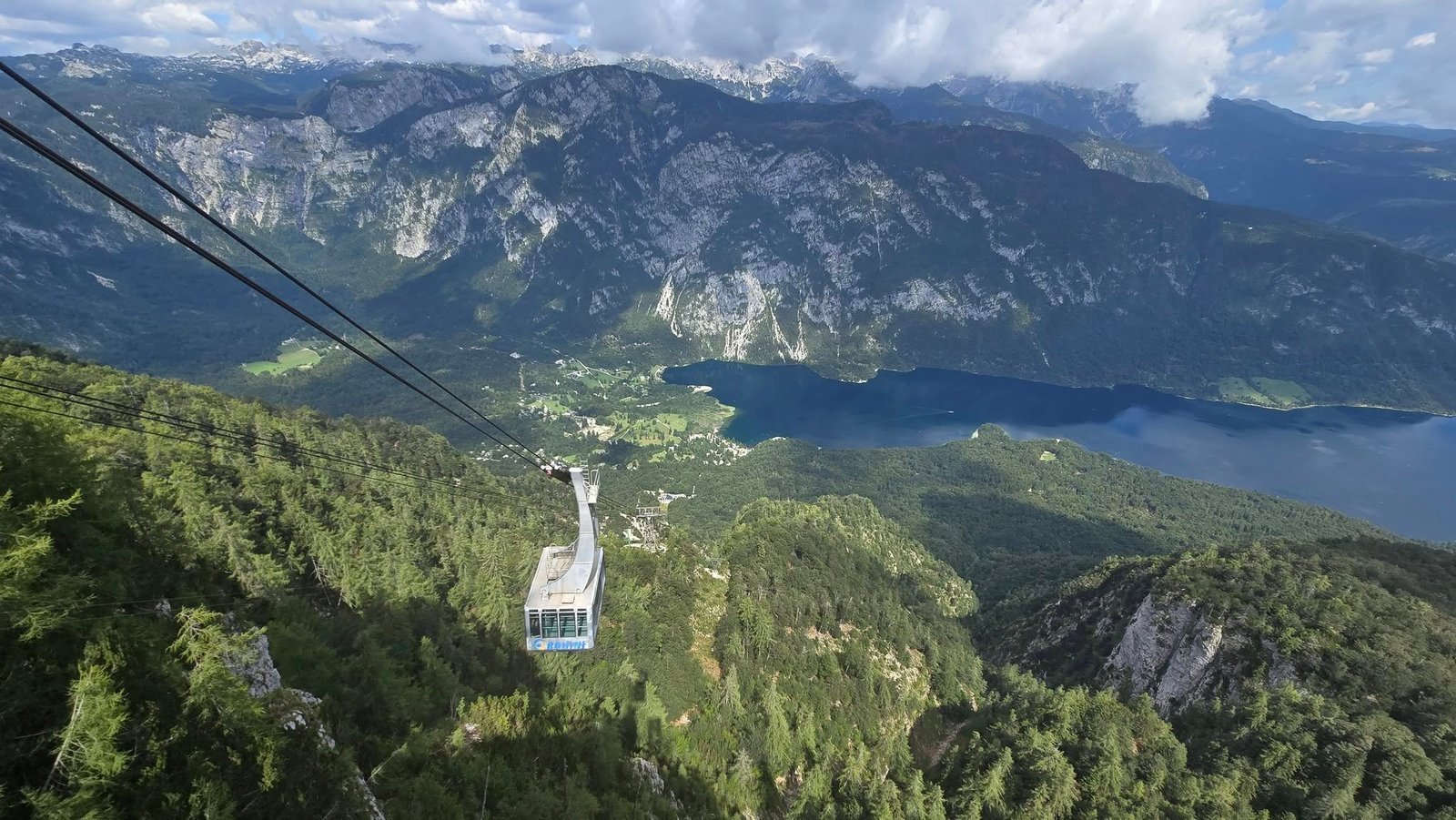 HĽADÁM ČITATEĽA Z BOHINJSKÉHO JAZERA HĽADÁM ČITATEĽA Z BOHINJSKÉHO JAZERA