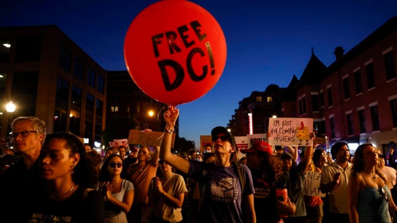 Teror a zneužití moci, kritizují demokraté nasazení armády proti lidem. Trump dobývá i New York Teror a zneužití moci, kritizují demokraté nasazení armády proti lidem. Trump dobývá i New York