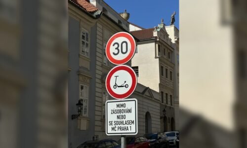 Konec chaosu a kolizím, hlásá Praha 1. Umístila značku se zákazem vjezdu pro koloběžky