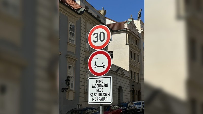 Konec chaosu a kolizím, hlásá Praha 1. Umístila značku se zákazem vjezdu pro koloběžky Konec chaosu a kolizím, hlásá Praha 1. Umístila značku se zákazem vjezdu pro koloběžky