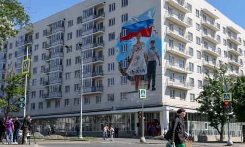 Bombardování přežili, domů nesmějí. Moskva rozprodává byty Ukrajinců na okupovaném území