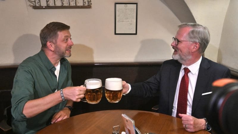 S ANO spolupracovat nebudeme, zopakovali Fiala s Rakušanem. Hřib na pivo nedorazil S ANO spolupracovat nebudeme, zopakovali Fiala s Rakušanem. Hřib na pivo nedorazil
