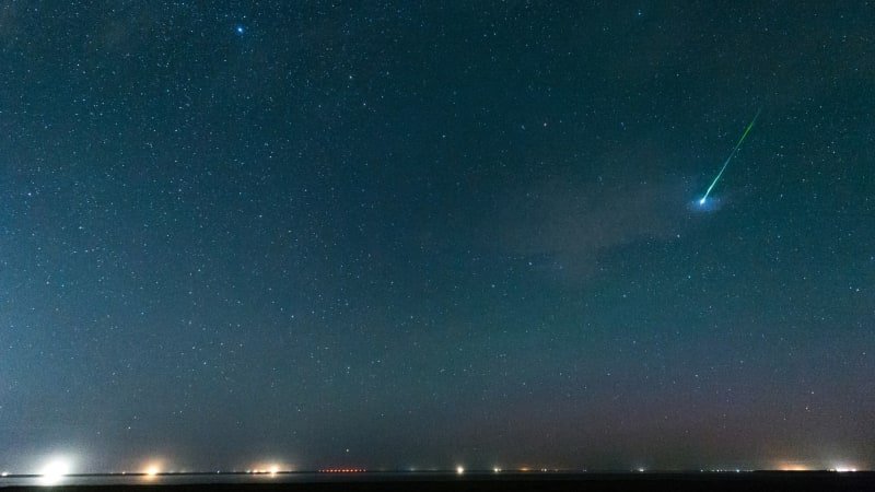 Žádní mimozemšťané, ale superjasný meteor. Japonské nebe rozzářila obří ohnivá koule Žádní mimozemšťané, ale superjasný meteor. Japonské nebe rozzářila obří ohnivá koule