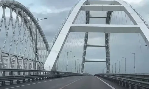 Zelenský si chcel vylepšiť dnešné vyjednávanie s Trumpom útokom na Krymský most pomocou bomby veľkej sily