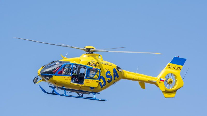 Smrt na brigádě: 15letého chlapce na Klatovsku připravil stroj ruku. Resuscitace byla marná Smrt na brigádě: 15letého chlapce na Klatovsku připravil stroj ruku. Resuscitace byla marná
