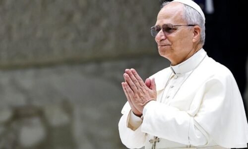 Pápež do Neapola: Podporujme aktívnejšiu účasť veriacich na liturgickej činnosti Cirkvi