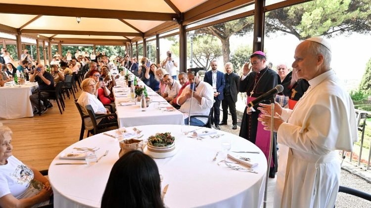 Lev XIV. obedoval s chudobnými: Sme najkrajšie Božie stvorenie