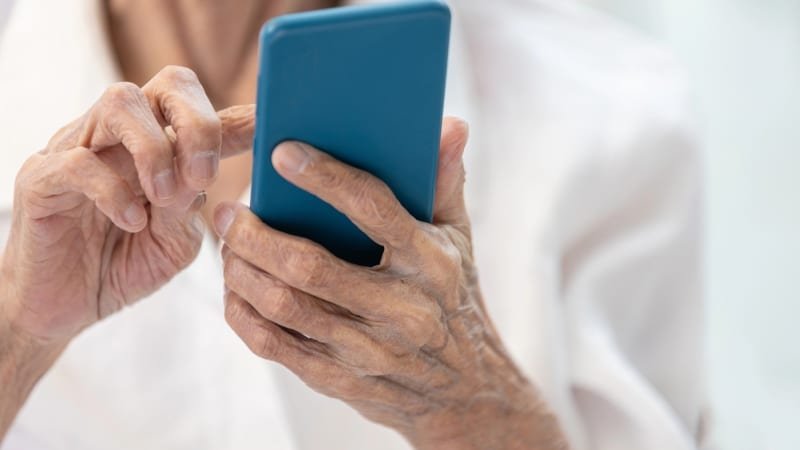 Nárok na zlevnění mobilních služeb má řada lidí, využívá to jen zlomek. Pro koho sleva je? Nárok na zlevnění mobilních služeb má řada lidí, využívá to jen zlomek. Pro koho sleva je?