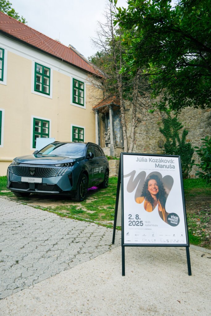 Rómske piesne naplnili kaštieľ v Modre emóciou: Julia Kozáková očarila počas festivalu Viva Musica!