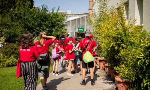 Detská Univerzita Komenského 2025 sa blíži do finále. Študentov čaká posledná prednáška a slávnostná promócia