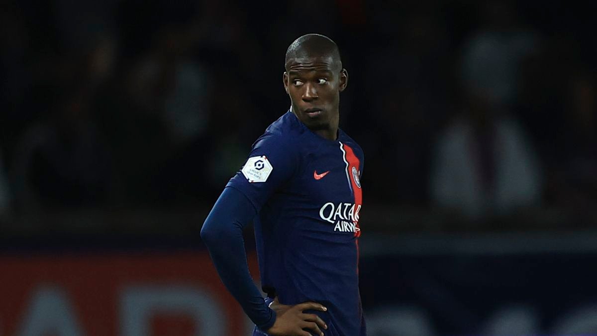 V PSG veľa priestoru nedostával. Francúzsky obranca posilní nováčika z Premier League V PSG veľa priestoru nedostával. Francúzsky obranca posilní nováčika z Premier League