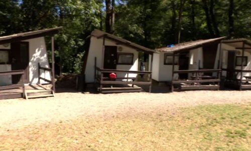 Problémový tábor v dluzích: Děti z dětských domovů stěhovali bez jídla z jednoho místa na druhé