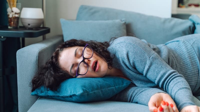 Únava a nevolnost po šlofíku? Nic neobvyklého, říkají experti. Popsali, co je na vině Únava a nevolnost po šlofíku? Nic neobvyklého, říkají experti. Popsali, co je na vině