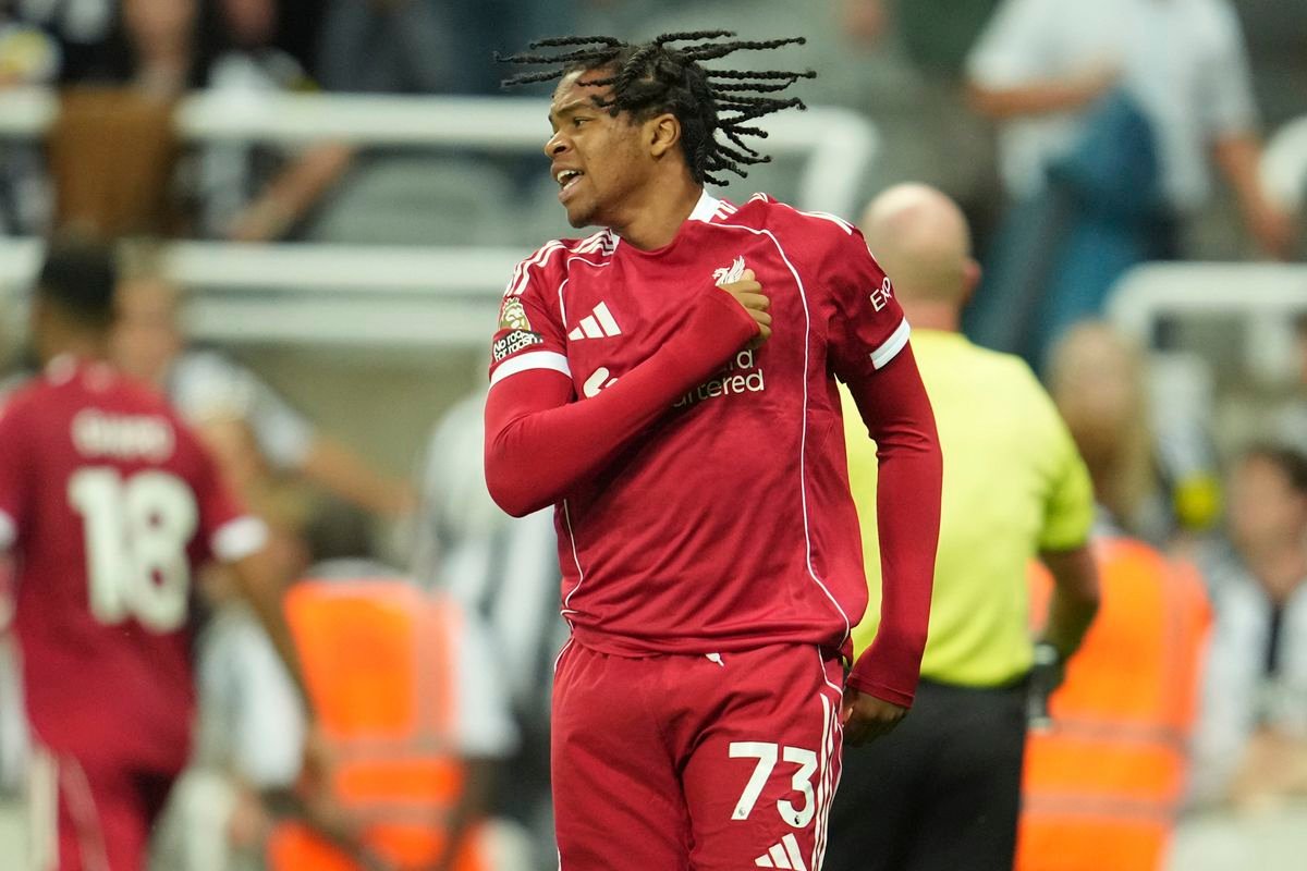 Objavili zázračné dieťa! Kvôli nemu Liverpool porušil všetky zásady a rozpútal vojnu s Chelsea